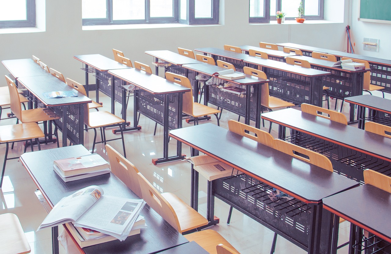 马来亚大学学费预估与花费分析